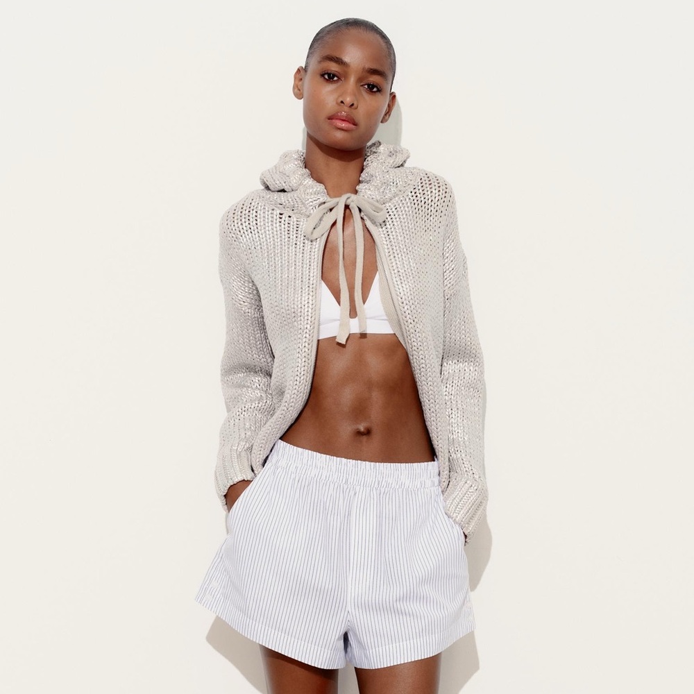 Zara HOODED KNIT CARDIGAN
In SILVER, Size Small